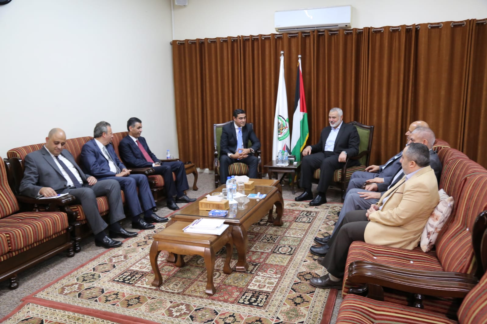 قيادة حماس تجتمع مع وفد المخابرات المصرية