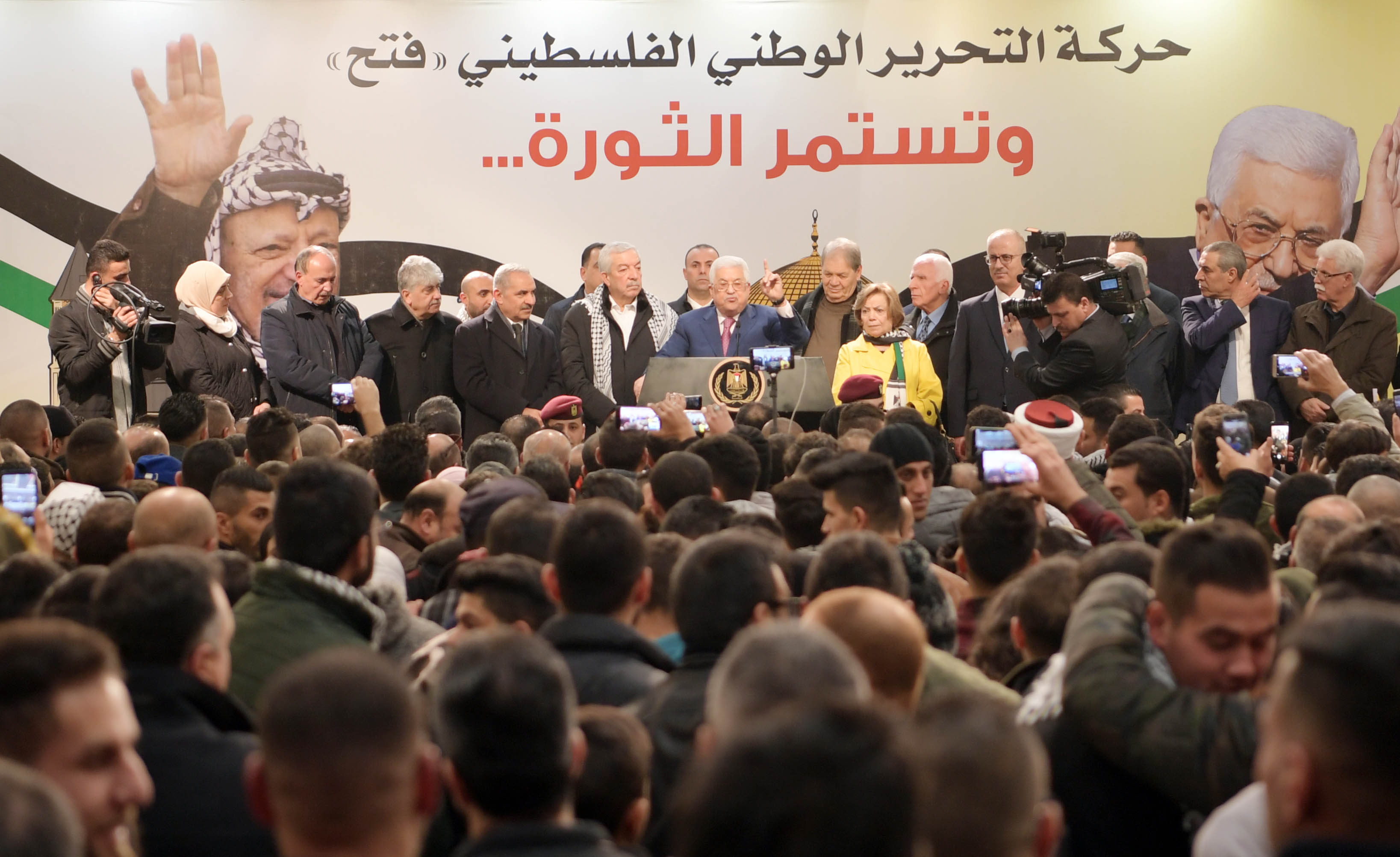 الرئيس خلال مهرجان ايقاد الشعلة الـ54 لانطلاقة ثورة فلسطين