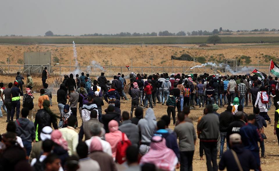 متظاهرون في مسيرة العودة بغزة