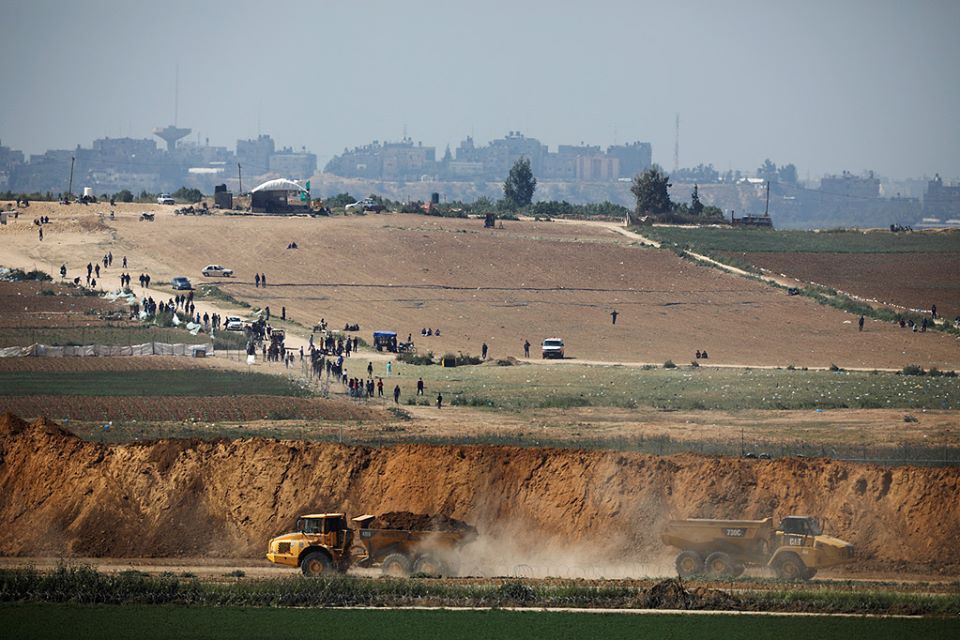 تواجد مكثف لقوات الاحتلال على حدود غزة
